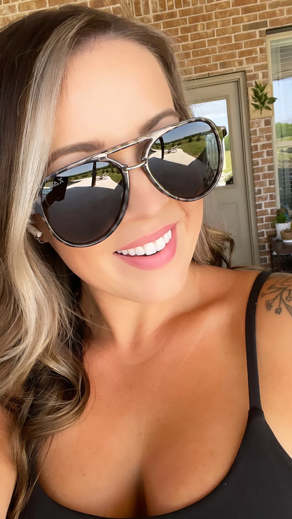 DAX Earhart grey sunglasses