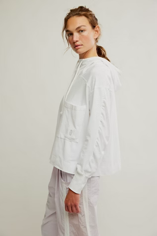 FP MOVEMENT HOT SHOT HOODED LAYER CODDY / WHITE