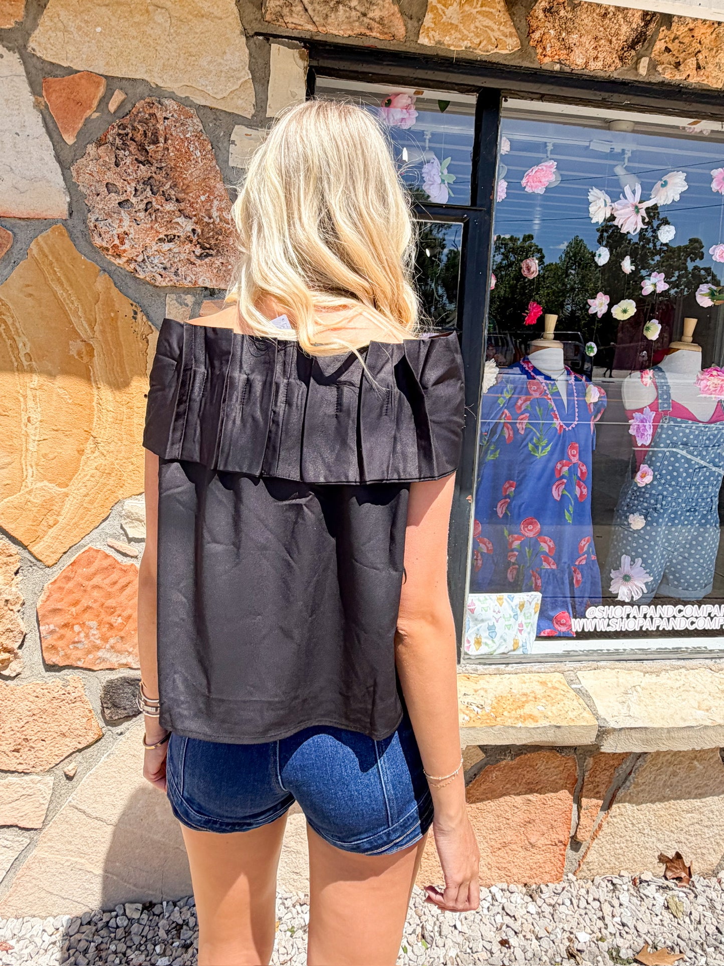 Tate Black Top
