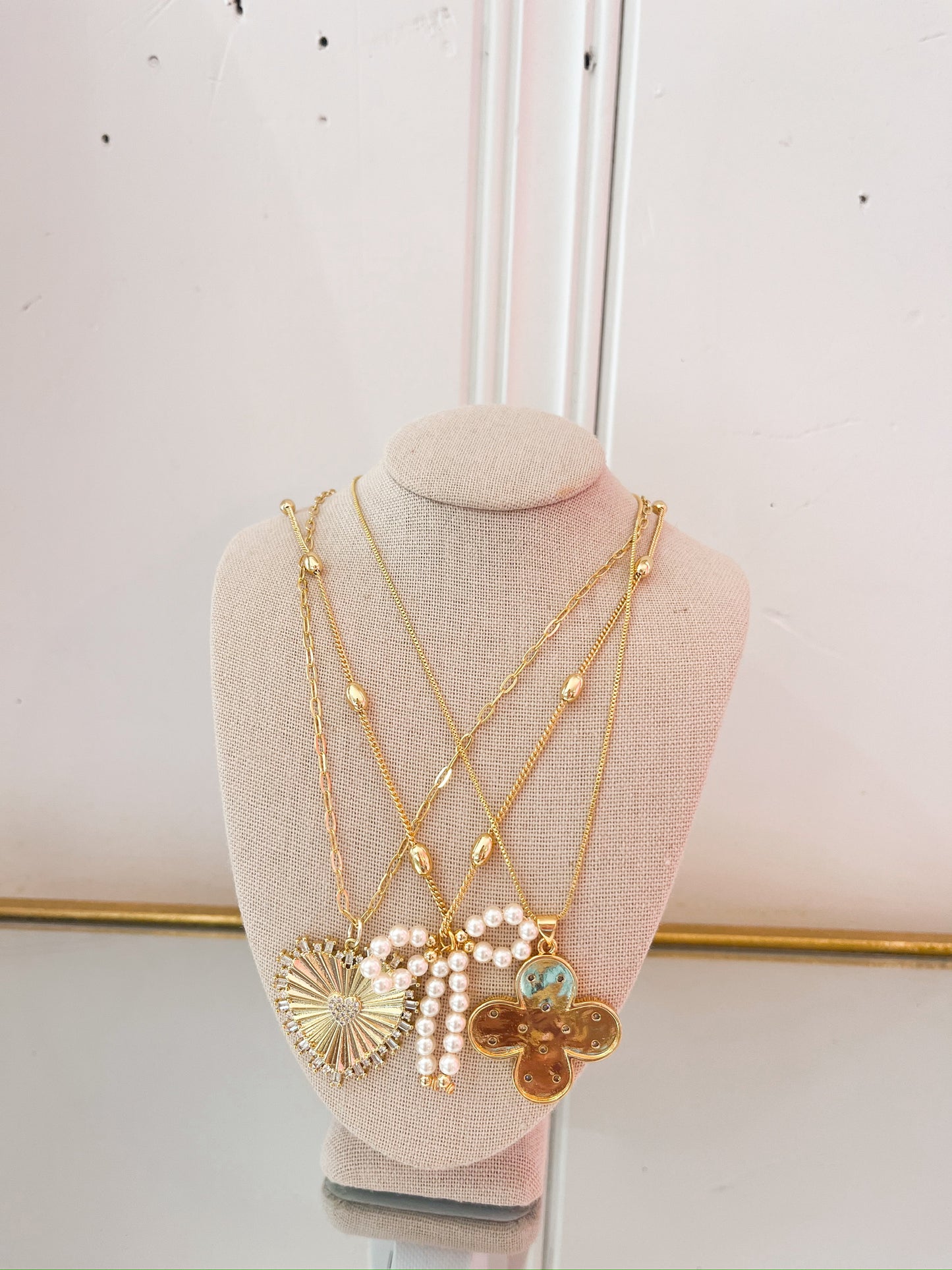 Pretty Pearl Bow Necklace
