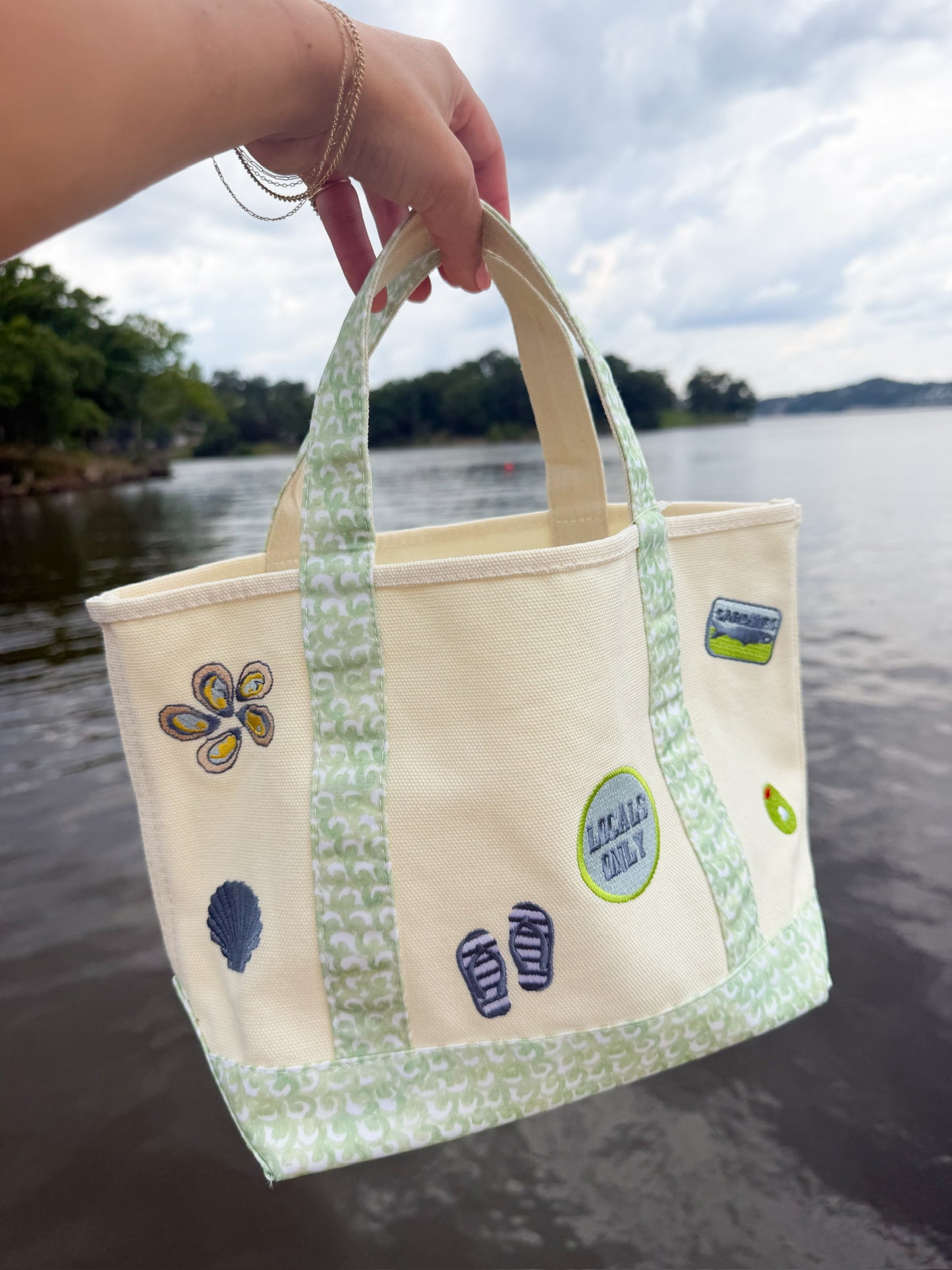 Icon Mini Canvas Tote Green Scallops
