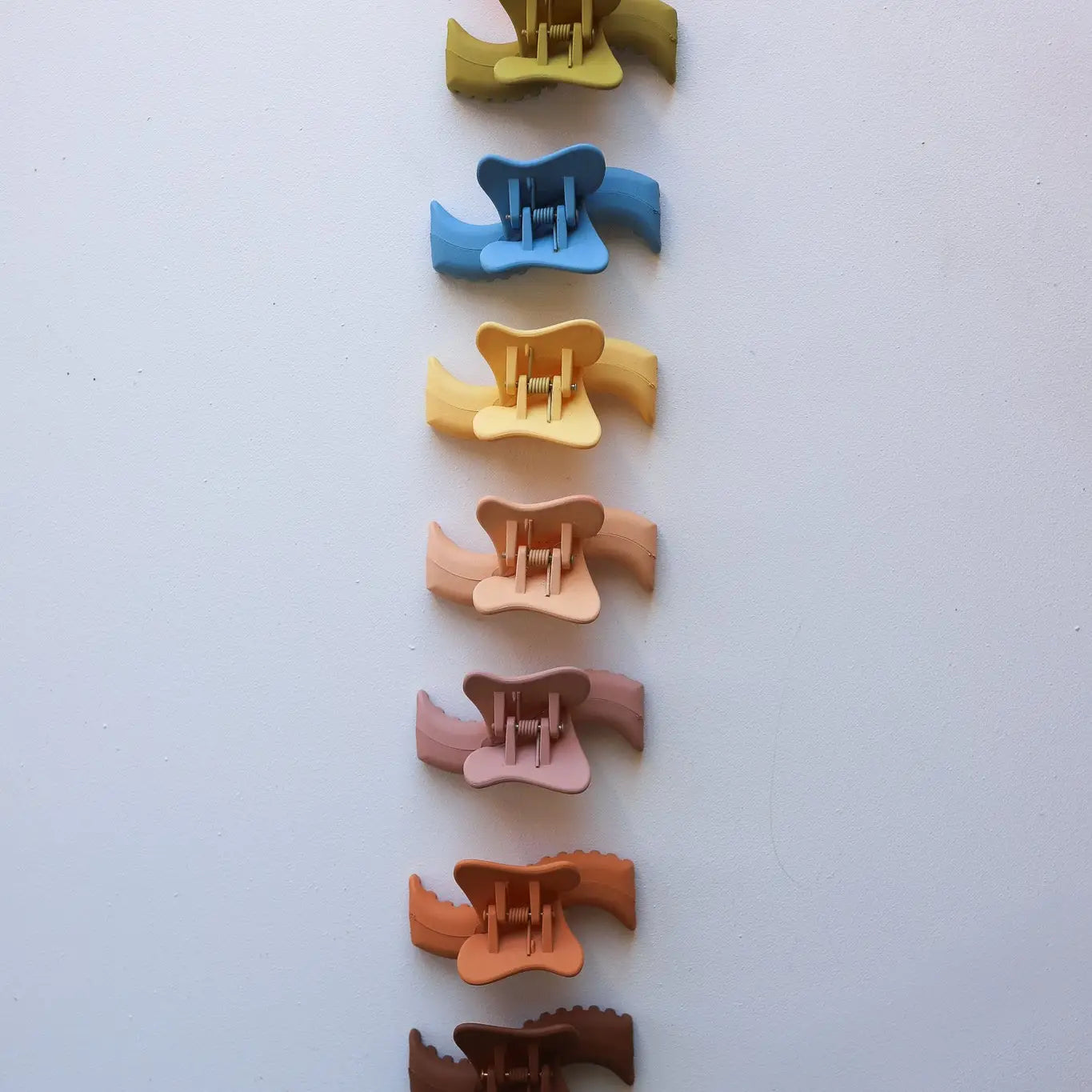 KAXI Mini Wavy Hold Everything Claw