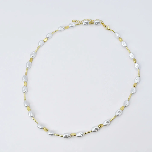 Sunlit pearls necklace