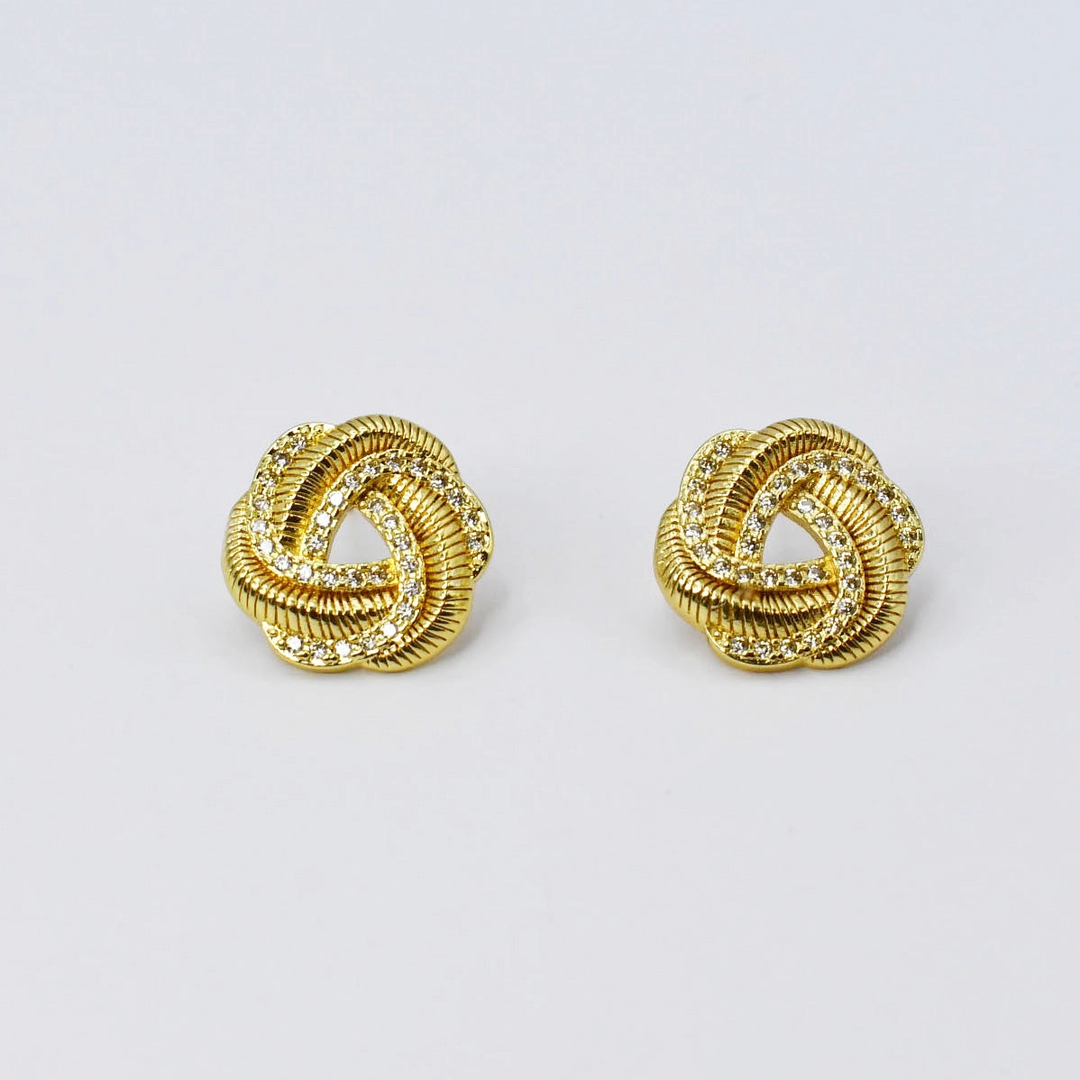 Gold gleam stud