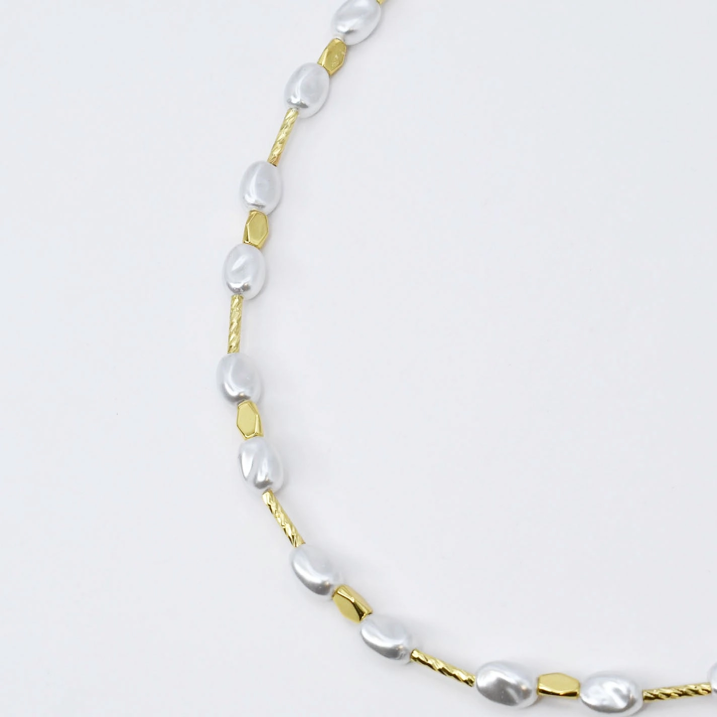 Sunlit pearls necklace