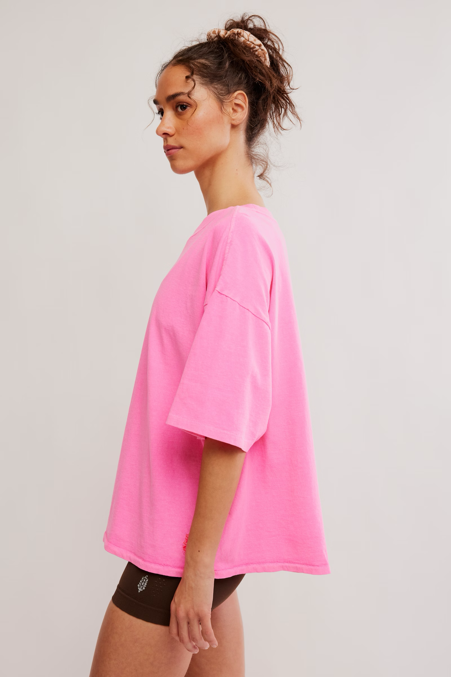 TACKLE TEE / HOT PINK