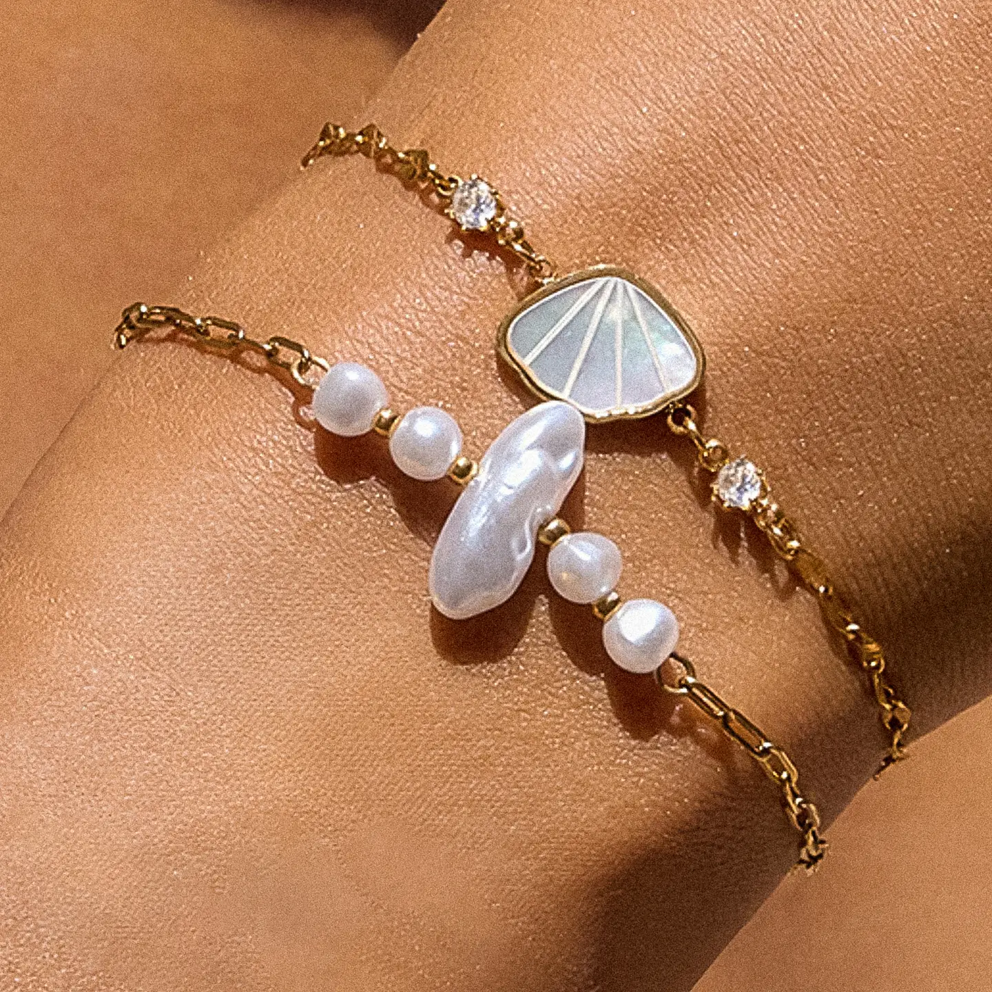 18K Gold Non-Tarnish Pearl Chain Bracelet Lira Shell
