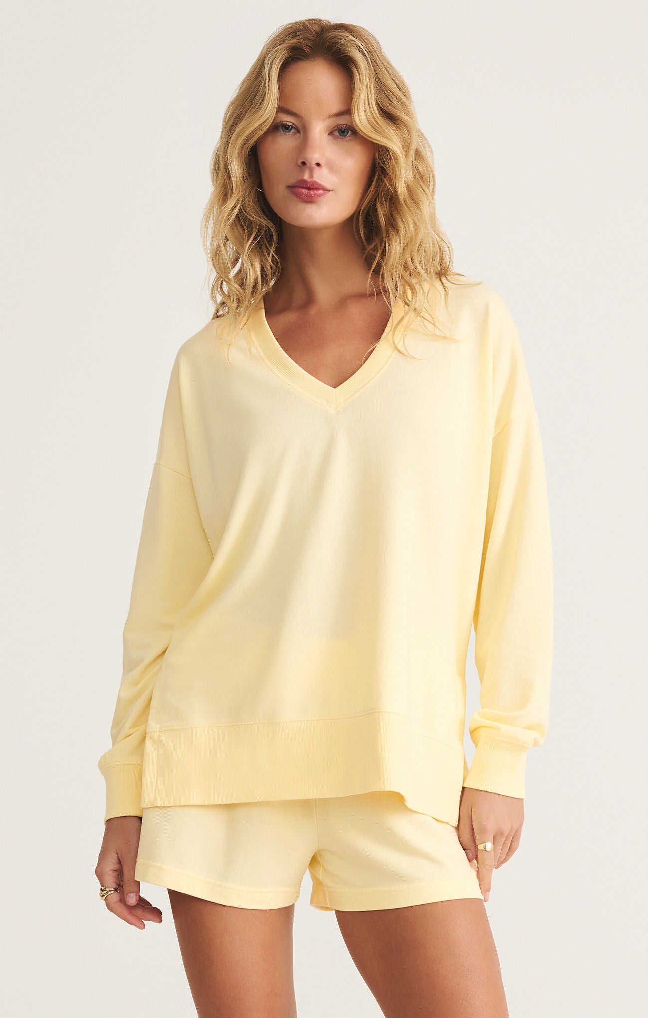 Weekender v Neck Mellow Yellow