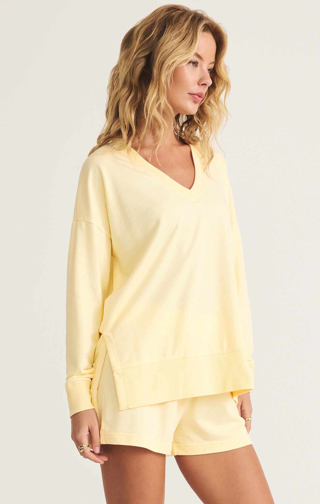 Weekender v Neck Mellow Yellow