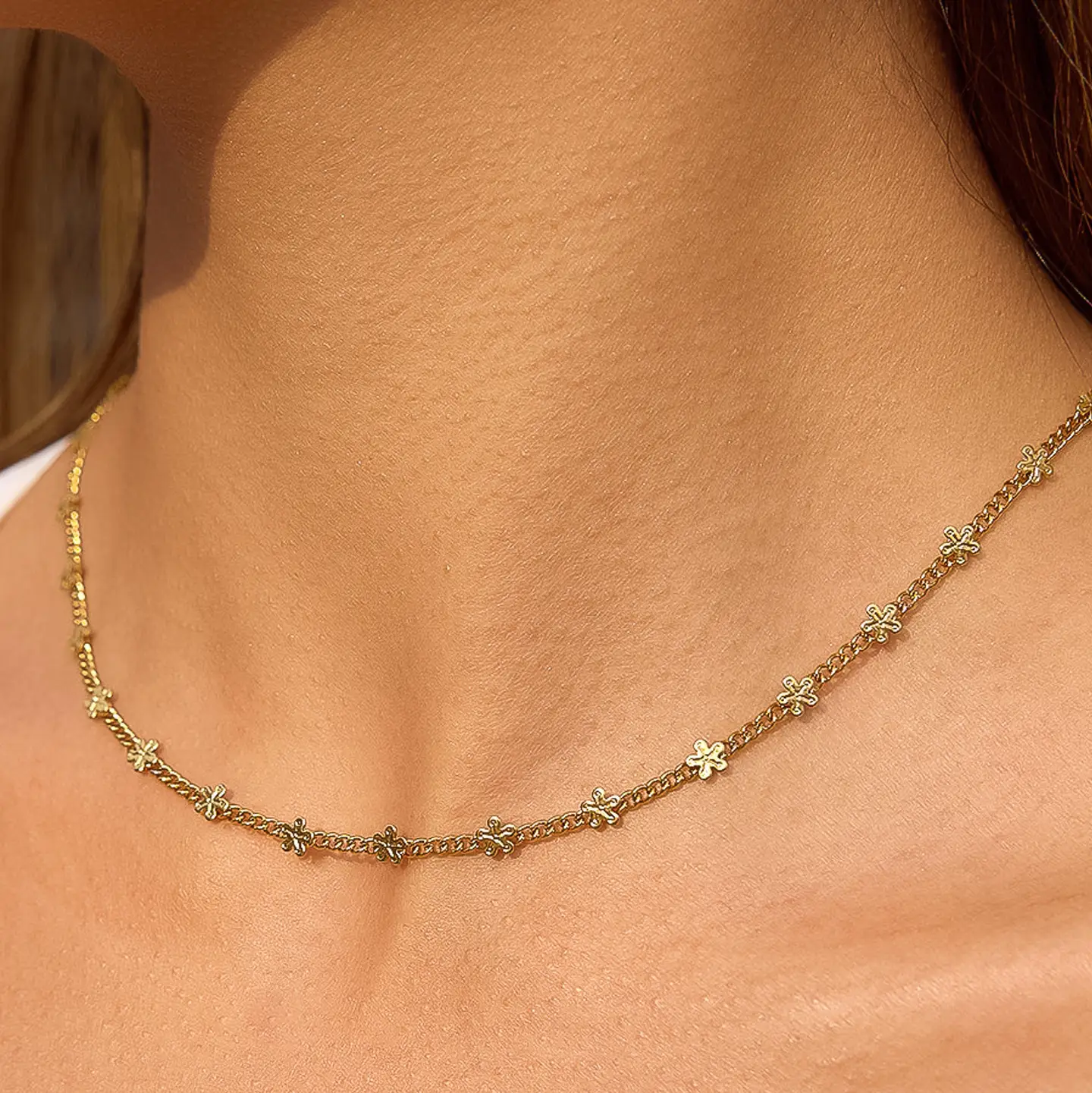 Haisley 18K Gold Non-Tarnish Dainty Flower Chain Necklace