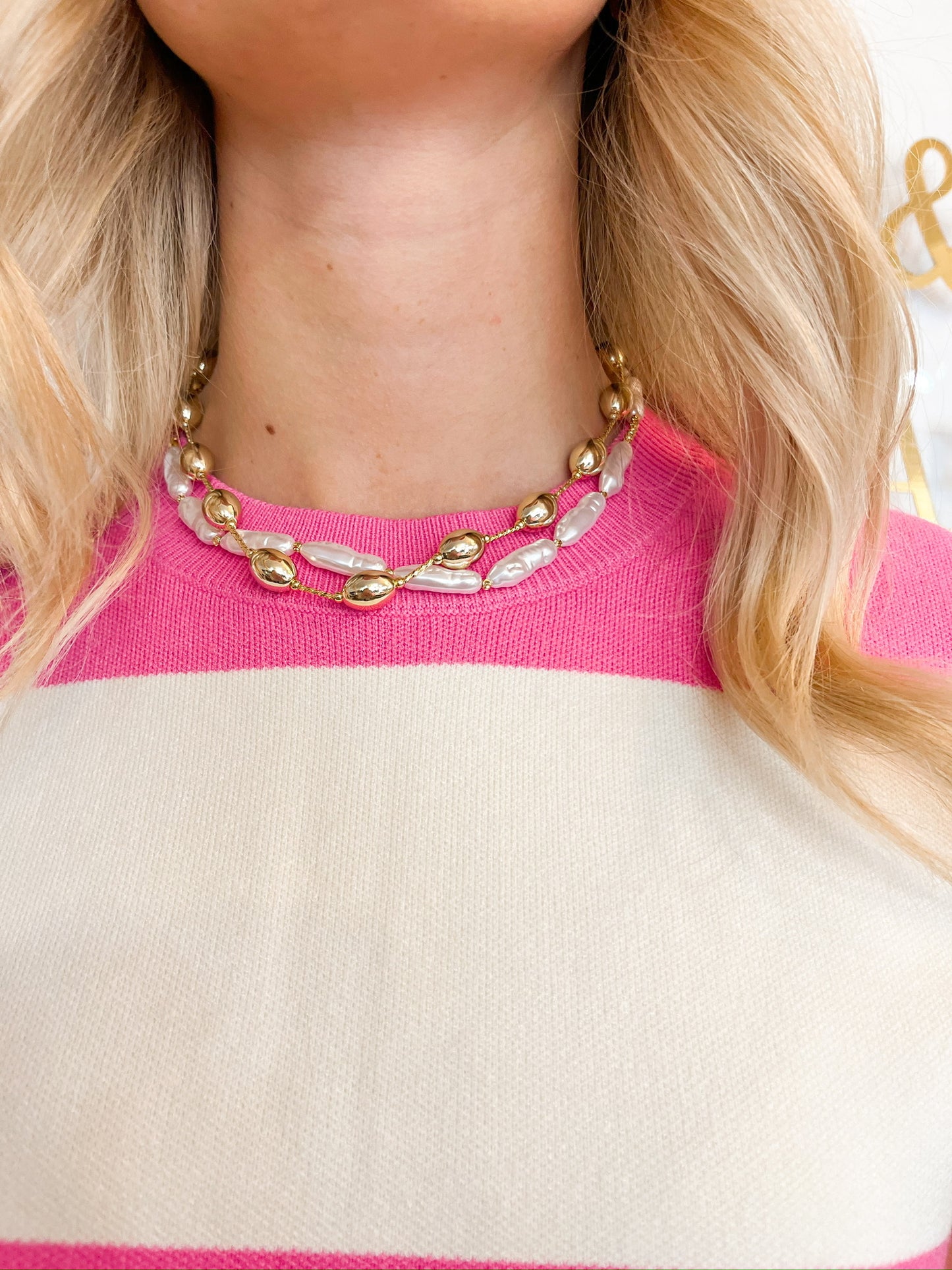 Gold magnets necklace